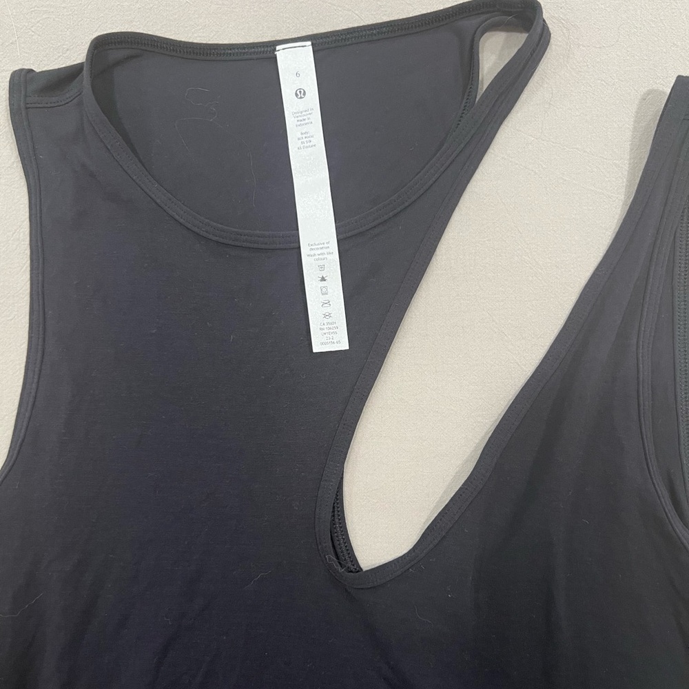 Lululemon shoulder cut-out yoga top size 6, NWT - Picture 2 of 4